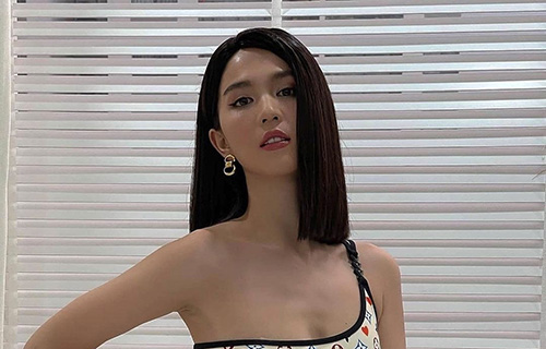 Ngọc Trinh tung clip gợi cảm khiến hội anh em rụng tim